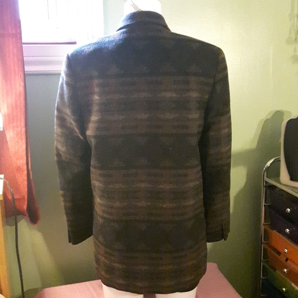 Size 5 Emblem wool blend two button up Blazer - Picture 5 of 14